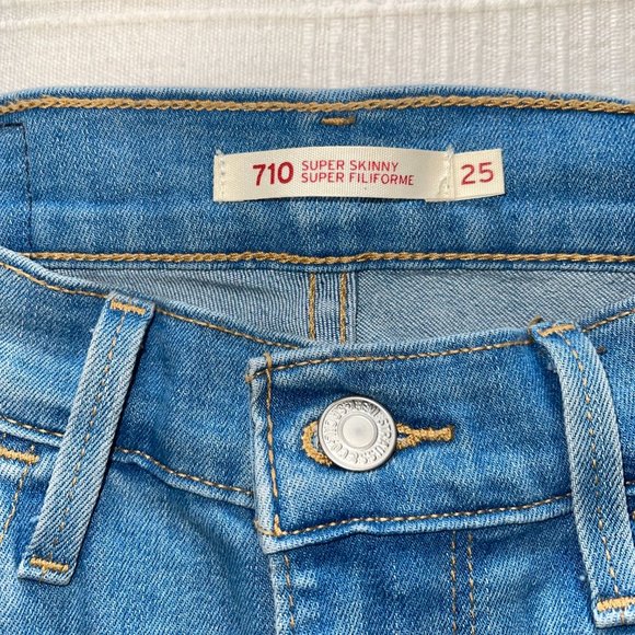 Levi's Skinny Jeans • mid-rise • 710 • distressed - Picture 10 of 11